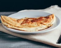 Pãozinho de tapioca de 4 ingredientes fica pronto em só 10 minutos e nem precisa ir ao forno, ideal para um café da manhã rápido