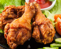 Revelando a receita para fazer frango frito sem precisar empaná-lo em farinha. Fácil de fazer e não gruda na panela