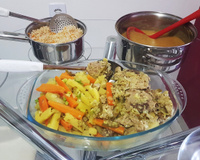 Peixe ao curry com legumes e pirão