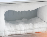 O truque do papel alumínio que faz seu freezer descongelar em minutos