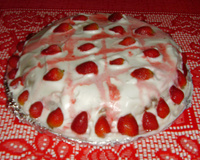 Bolo com creme de morango