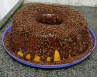 Bolo de cenoura com calda de chocolate de microondas