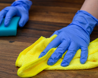 Nunca, em hipótese alguma, limpe óleo que caiu no chão sem ler essas dicas primeiro