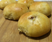 Pão de batata recheado com mortadela