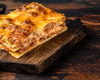 Lasanha de carne e queijo: receita caseira que fica ainda mais saborosa se feita no dia anterior