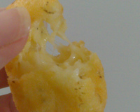 Bola de queijo com orégano