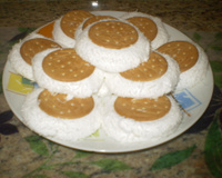 Biscoito maizena recheado com maria-mole