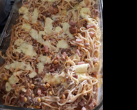 Macarrão com molho de carne moída ao forno
