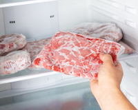 É assim que eu adianto as refeições da semana toda em poucos minutos: tem carne moída, isca de carne, costela e peito de frango