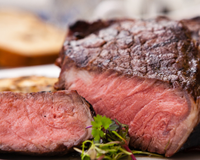 Carne dura nunca mais: 3 formas de amaciar qualquer corte com ingredientes naturais