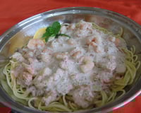 Macarrão ao molho branco com camarão