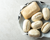 Comer pão congelado e descongelado pode ser um problema: entenda motivos e aprenda como armazenar o alimento de forma segura