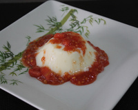 Flan de iogurte com calda de goiaba