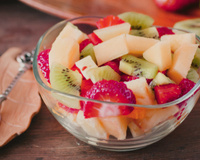 Não gosta de beber água? Veja dicas e receitas para se manter hidratado no verão com frutas e legumes