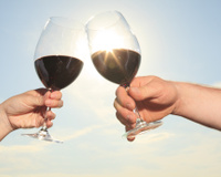 Não abre mão de beber vinho nem no calor? Então anote quais são os melhores tipos para essa época do ano