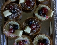 Tarteletes de morango e chocolate branco