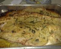 Carpa deliciosa com ervas frescas