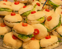 Um clássico sem farinha: passo a passo, como preparar sanduichinhos sem glúten para saborear no lanche