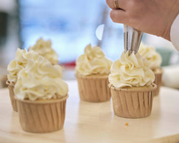 Como fazer chantilly caseiro em 10 minutos: essa receita simples maravilhosa serve para sobremesas ou até mesmo para incrementar o café