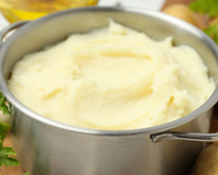 Um chef de 65 anos: "O purê de batatas mais cremoso é feito misturando 550g de batata com 250ml de leite e manteiga"