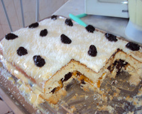 Bolo com recheio de ameixa e pessêgo da mamãe Cida