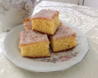 Bolo de fubá com creme de leite