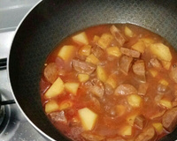 Ensopado de linguiça com batata