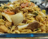 Yakissoba de frango e carne