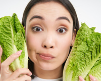 Adeus alface: esse vegetal esquecido na hora de montar saladas tem quatro vezes mais fibras; descubra solução cheia de benefícios