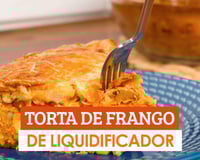 Torta de frango de liquidificador deliciosa e fácil