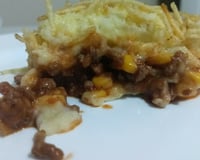 Escondidinho de requeijão com carne moída