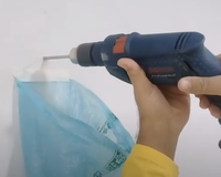 Adeus poeira ao furar a parede: aprendi esse truque simples com o rapaz que pendurou os quadros da sala aqui de casa