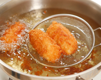 Quem frita carne empanada em óleo está cometendo um erro: os chefs usam um tipo diferente de gordura