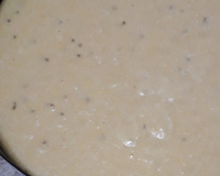 BOLO DE FUBÁ COM  GOIABADA E COCO