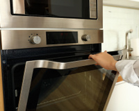 O que significa quando o forno faz barulho estranho enquanto está ligado?