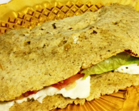 Agora eu só faço esse pão de aveia no micro-ondas para o café da manhã, fica pronto muito rápido e é uma delícia!