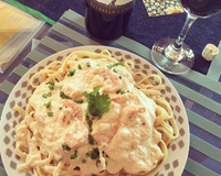 Macarrão ao molho branco com camarão
