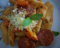 Macarrão expresso com calabresa e cenoura