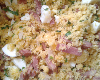 Farofa de cuscuz com calabresa