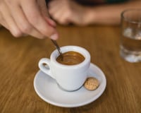 Era viciada em um café após o almoço, mas descobri isso com especialistas e fiquei chocada