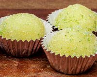 Brigadeiro de limão SEM TALHAR é possível e o TudoGostoso te ensina como! Veja a receita e as dicas de ouro