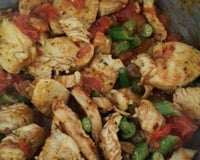 Peito de frango com quiabo