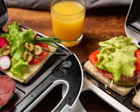 Prepare lanches e grelhados: sanduicheira elétrica com função grill está com 39% de desconto no Esquenta 6.6 da Amazon