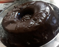 Bolo de chocolate com cobertura