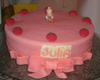 Bolo de morango com leite condensado consistente