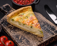 Quiche com massa de grão-de-bico: receita low carb, sem glúten e rica em proteínas para uma refeição leve e nutritiva