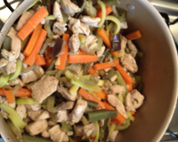 Peito de frango com legumes