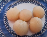 Nada de forno, só 2 ingredientes e pronto em minutos: pão de queijo de requeijão é a receita da felicidade aqui em casa