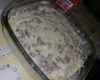 Macarronada ao molho branco com bacon e calabresa