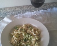 Macarrão com brócolis e requeijão (a sua escolha)